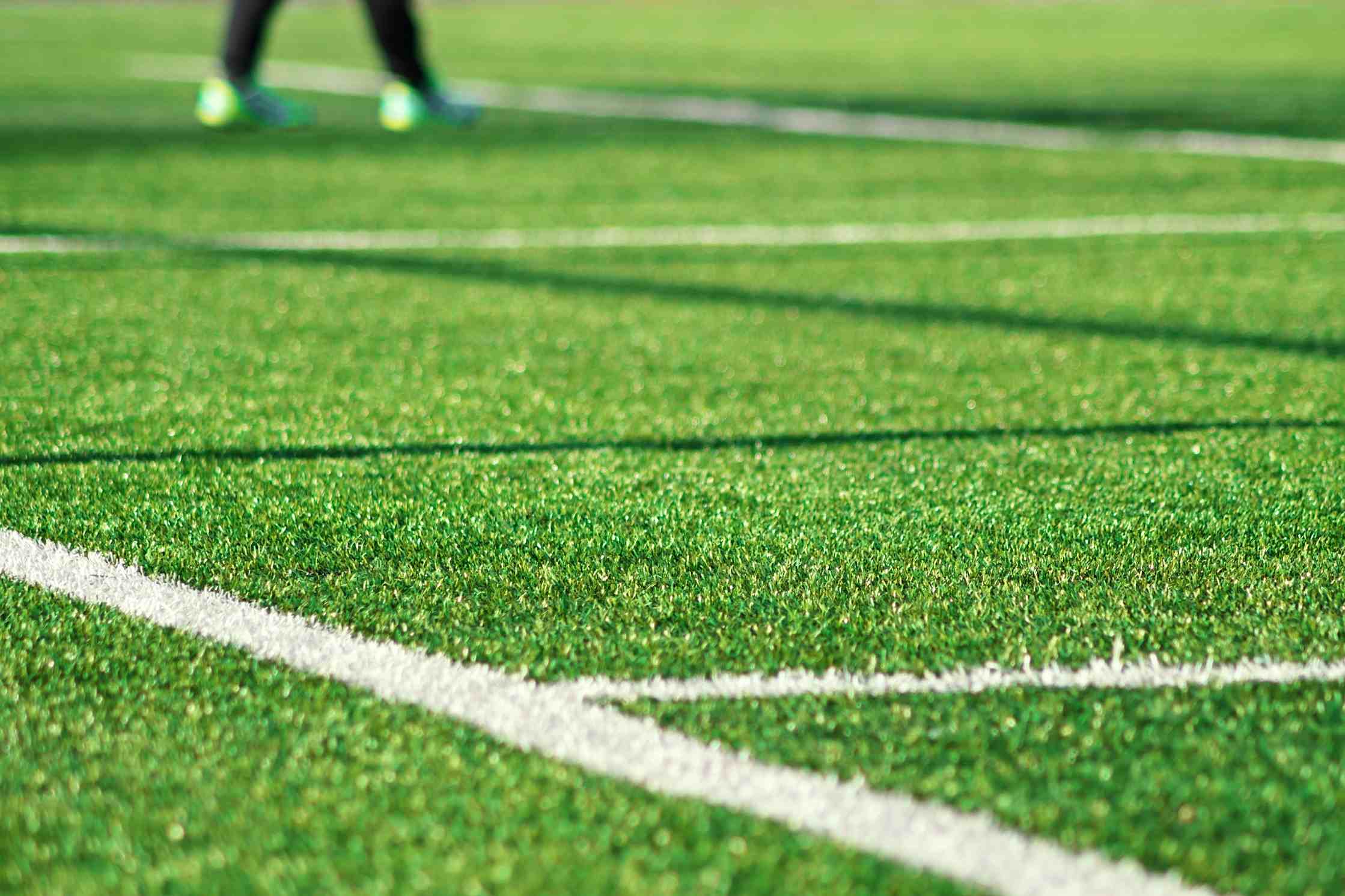 人造草选购避坑指南：看懂草高、密度、材质，不再被忽悠